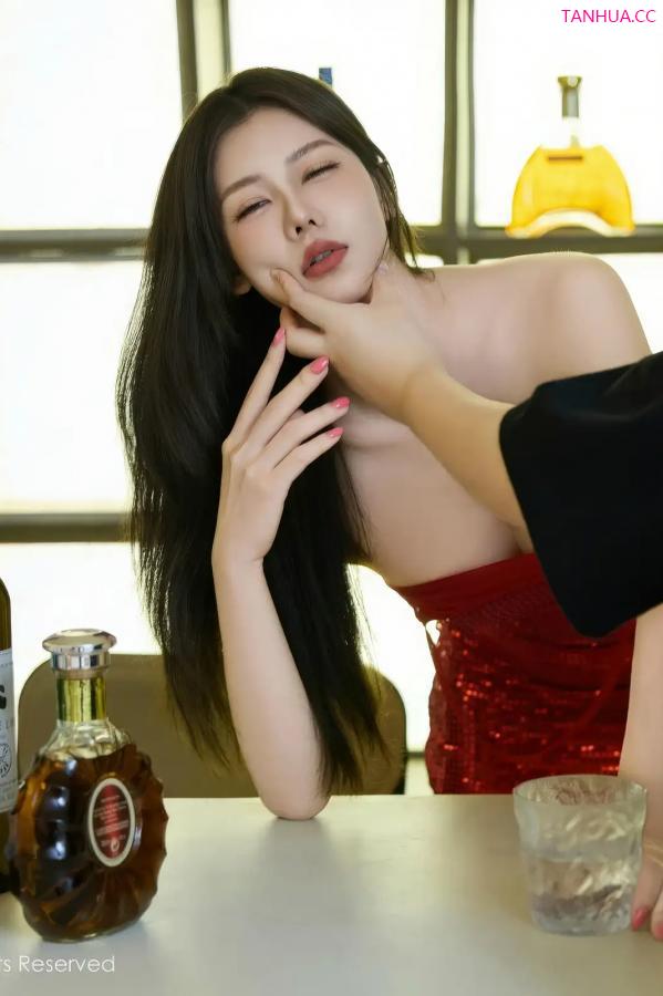 尹甜甜  [XiuRen]高清写真图 2025.11.25 No.11031 尹甜甜sunny 闪亮肉丝第35张图片